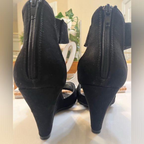 Sophia Taylor Black Low Wedge Ankle Strap Open Toe Shoes 10W - Picture 9 of 11